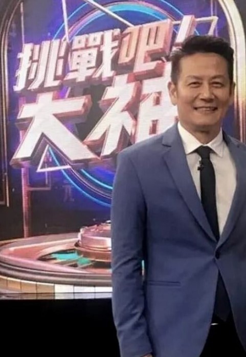 小娇乳翘屁屁听着歌一抬头差点被发现好危险 - 木瓜视频