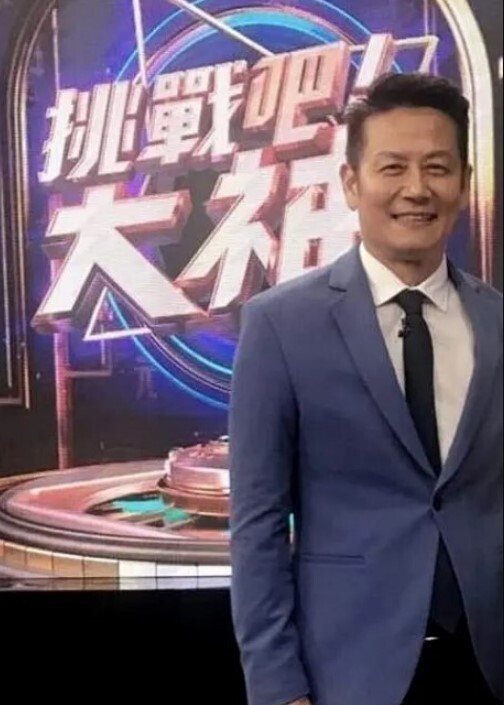 【探访按摩店】城中村小巷搞黑丝少妇，人美脾气也大，不戴套不让搞、大哥二话不说骑上了就搞！ - 木瓜视频