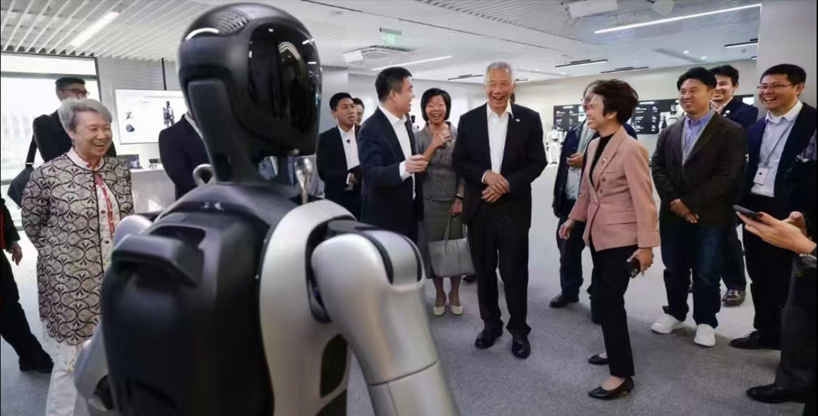 Singapore's Senior Minister  Lee Hsien Loong visited 巜和女房东疯狂做爰2中文字幕 