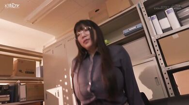 【中文字幕】度が过ぎるほど无抵抗な派遣社员の地味巨乳K子さん 反応见たさにセクハラし続けたが、尚も无反応なので今ではオレ専用の职场オナホにした。